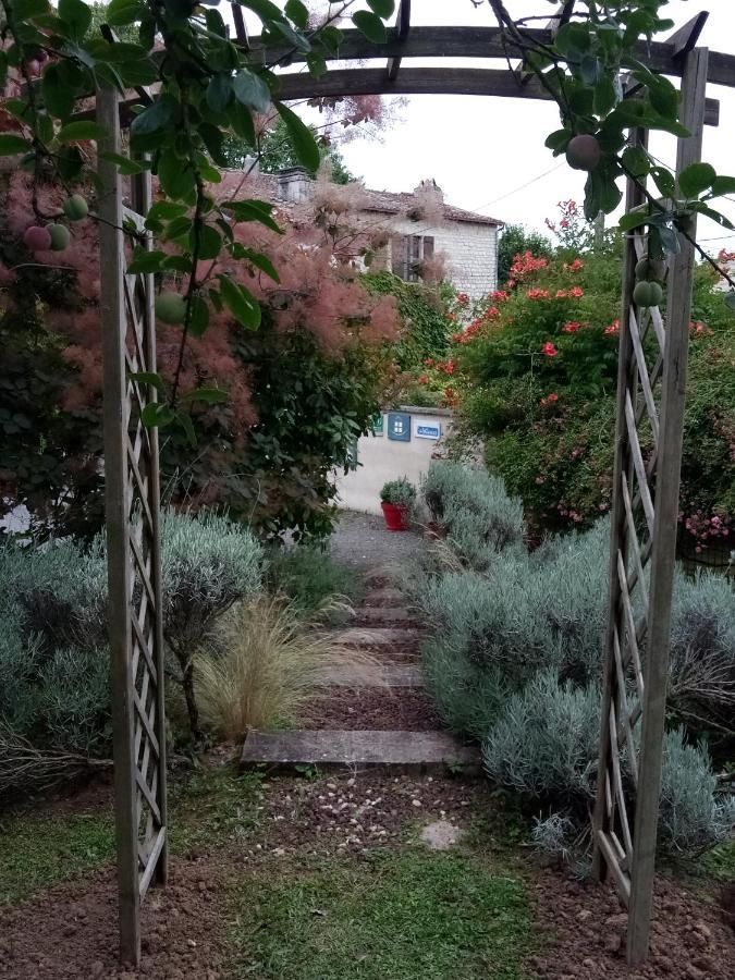 Les Gites Du Veau D'Or Ozillac 外观 照片